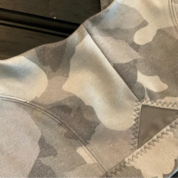 Athleta Essex Tight and Matching All in Motion Bra
Gray Camo
Size Small - Picture 5 of 13